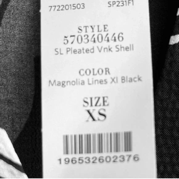 NEW WHBM Sleeveless Blouse V-neck Bold Magnolia Floral Black White Size XS - Picture 4 of 14